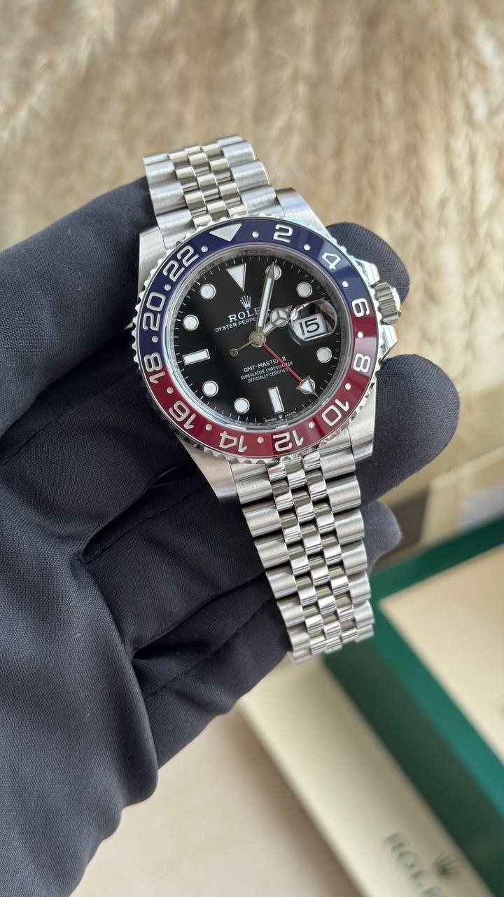Rolex GMT-Master II "Pepsi" 41mm Jubilee