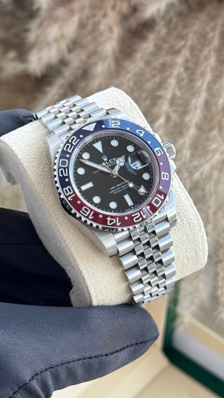 Rolex GMT-Master II "Pepsi" 41mm Jubilee