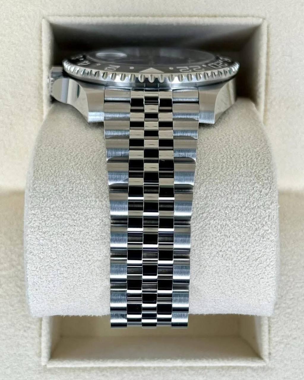 Rolex GMT-Master II "Black Bezel" 41mm Jubilee